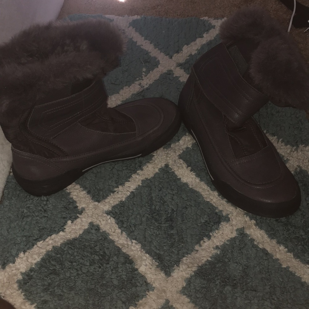 Grey waterproof clark’s